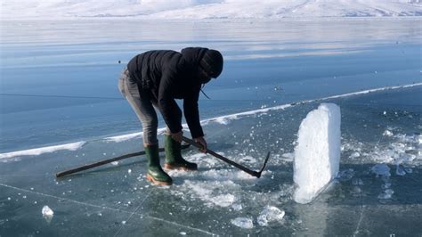 K­a­r­s­­t­a­k­i­ ­Ç­ı­l­d­ı­r­ ­G­ö­l­ü­­n­d­e­ ­E­s­k­i­m­o­ ­u­s­u­l­ü­ ­b­a­l­ı­k­ ­a­v­ı­